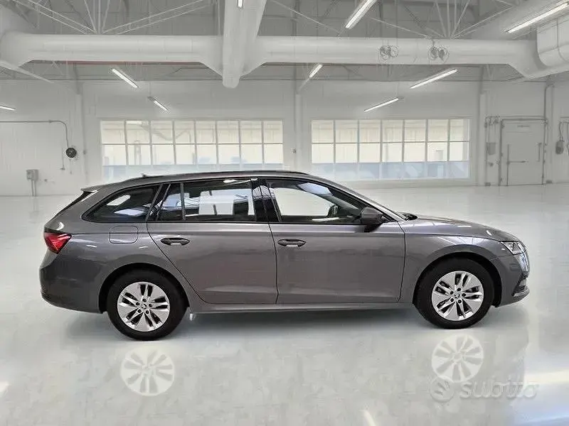 Usata Skoda Octavia Executive 149 CV (109 kW) 2023 Grigio Station wagon