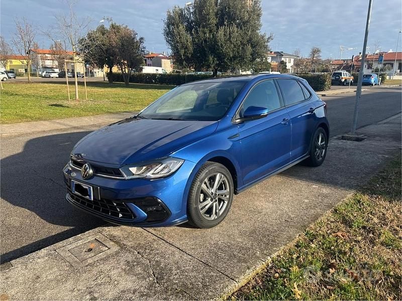 Usata VW Polo R-line 95 CV (69 kW) 2023 Blu Berlina