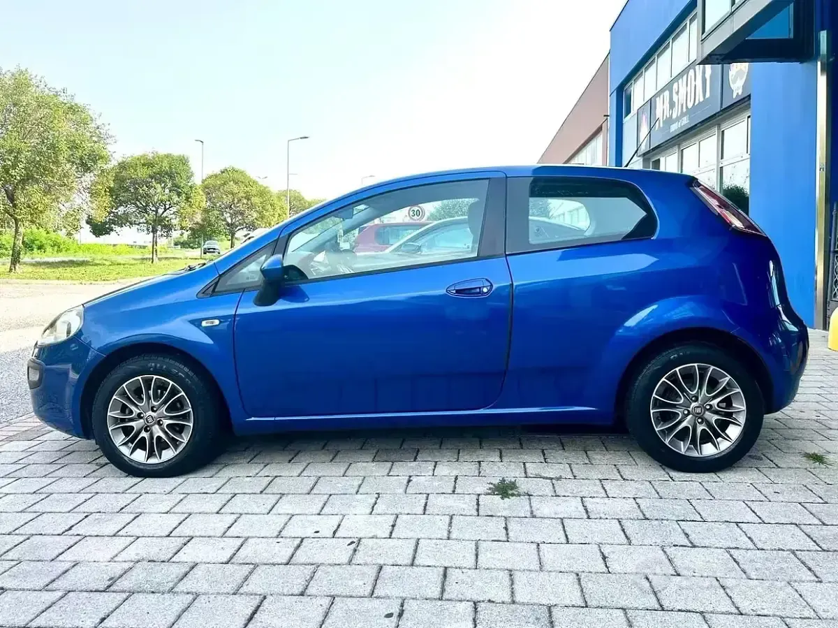 Usata Fiat Grande Punto 69 CV (50 kW) 2011 Bluazzurro Utilitaria