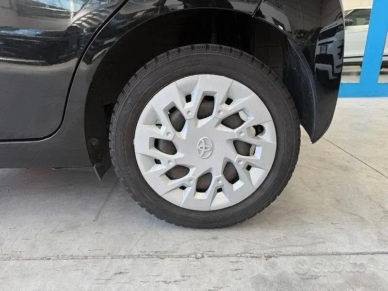 Usata Toyota Aygo Connect Style 72 CV (52 kW) 2021 Nero Utilitaria