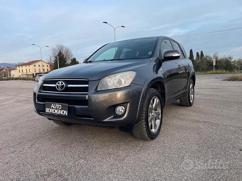Usata Toyota RAV4 Executive 150 CV (110 kW) 2010 Grigio SUV