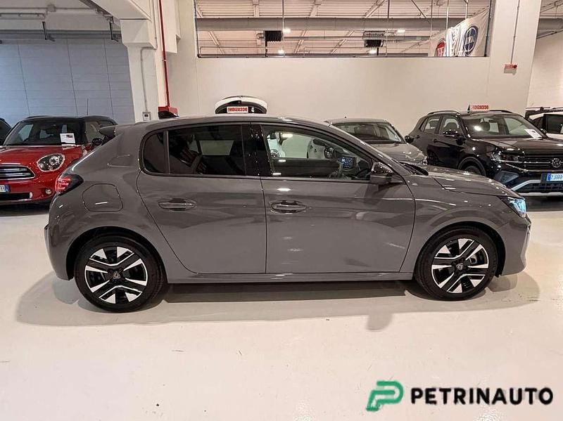 Nuova Peugeot 208 Allure 101 CV (74 kW) 2026 Grigio selenium met. Utilitaria