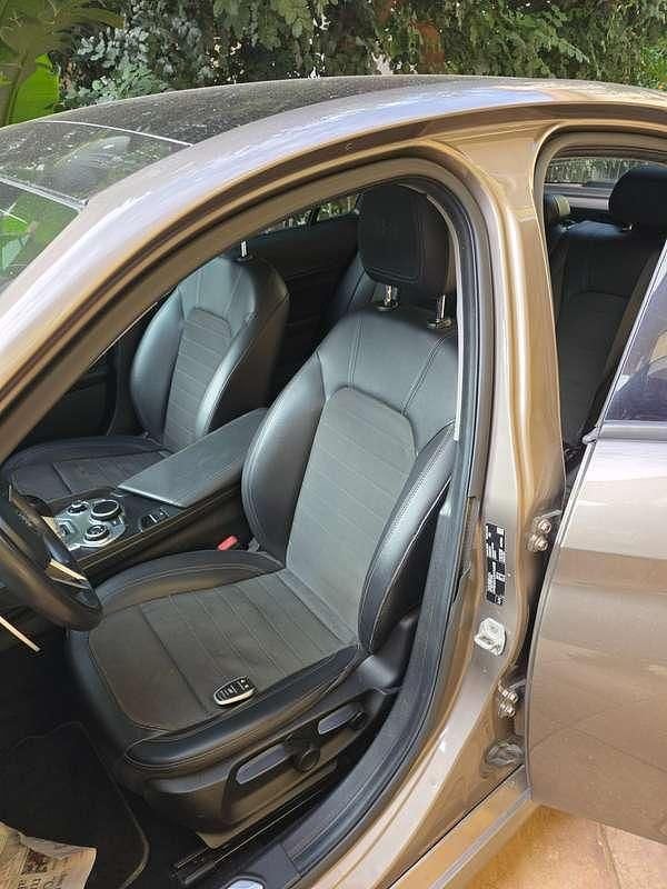 Usata Alfa Romeo Giulia Super 179 CV (131 kW) 2017 Marrone Berlina