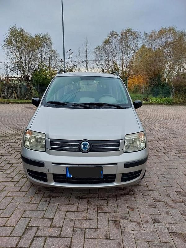 Grigio Usata 2005 Fiat Panda Dynamic Tre volumi | 2700 € (Buon prezzo) - Immagine 1/4