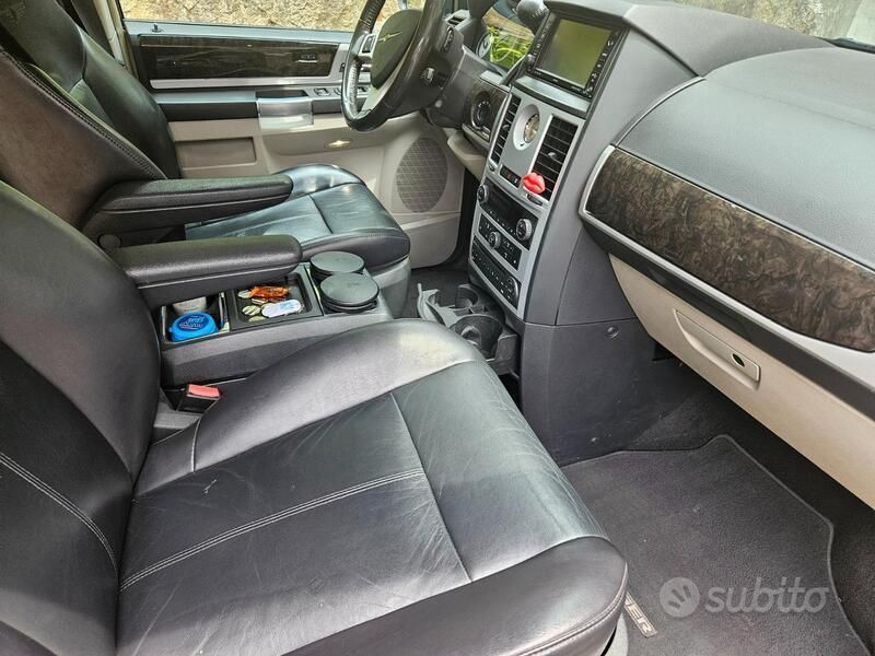 Usata Chrysler Grand Voyager 163 CV (119 kW) 2010 Nero Monovolume