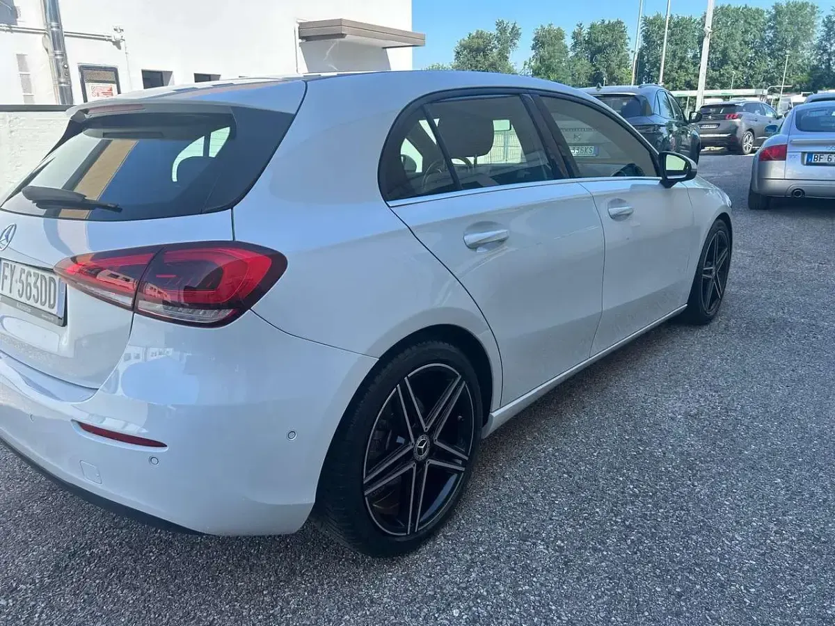 Usata Mercedes A180 AMG 116 CV (85 kW) 2019 Bianco Berlina