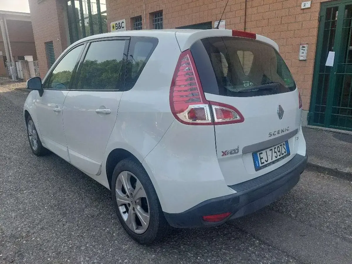 Usata Renault Scenic E-Tech Luxe 110 CV (80 kW) 2011 Bianco Monovolume