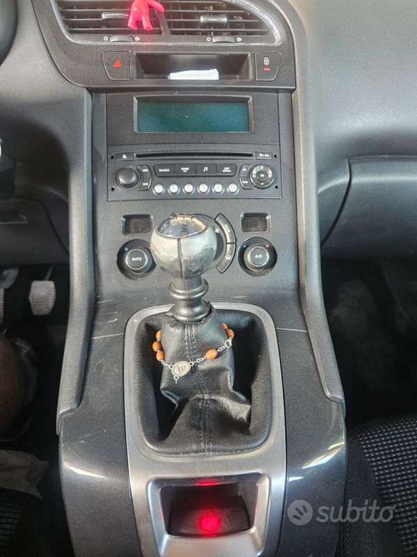 Usata Peugeot 5008 112 CV (82 kW) 2010 Grigio Monovolume