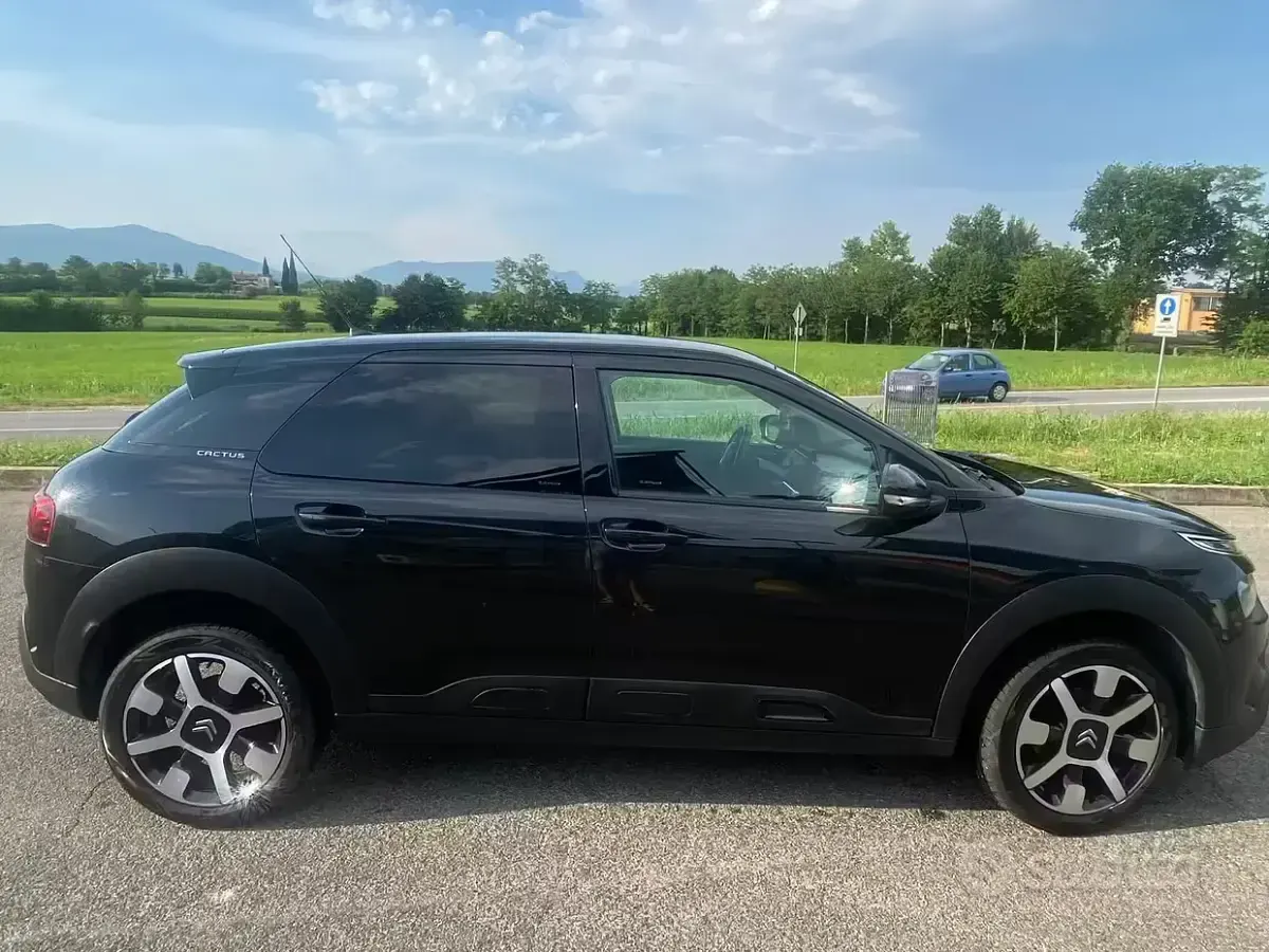 Usata Citroën C4 Shine 102 CV (75 kW) 2018 Nero Berlina