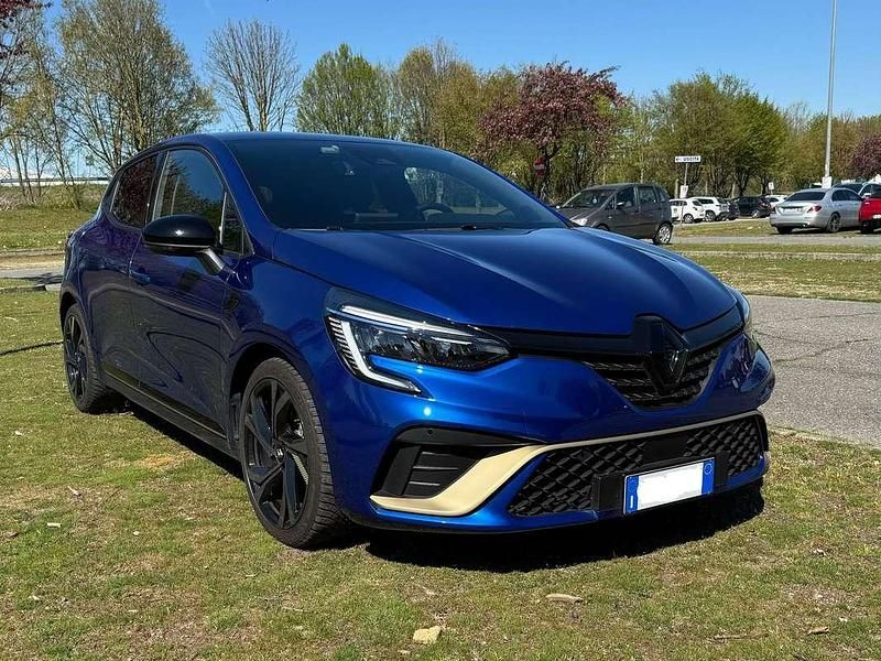 Begagnad Renault Clio V Engineered 145 HK (106 kW) 2023 Blå Sedan