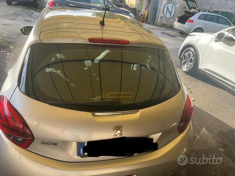 Usata Peugeot 208 92 CV (67 kW) 2016 Grigio Utilitaria
