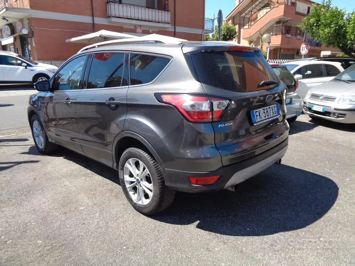 Usata Ford Kuga ST-Line 120 CV (88 kW) 2017 Grigio SUV