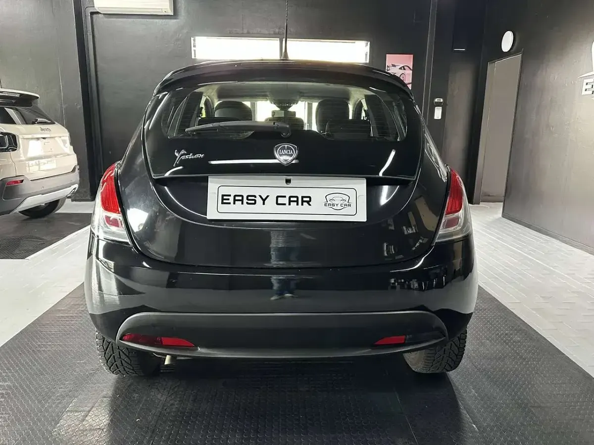 Usata Lancia Ypsilon 69 CV (50 kW) 2014 Nero Utilitaria