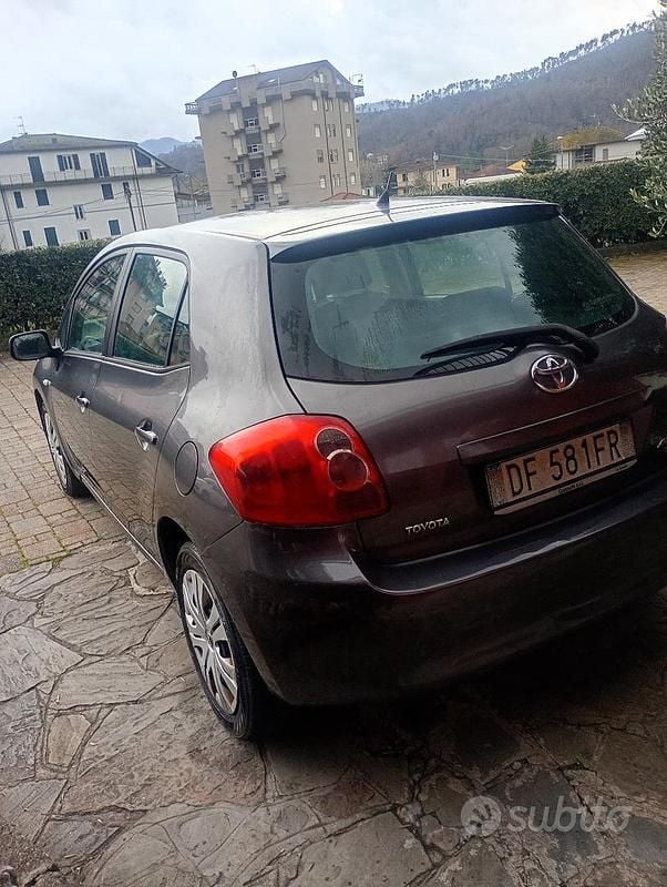 Usata Toyota Auris 90 CV (66 kW) 2007 Grigio Utilitaria