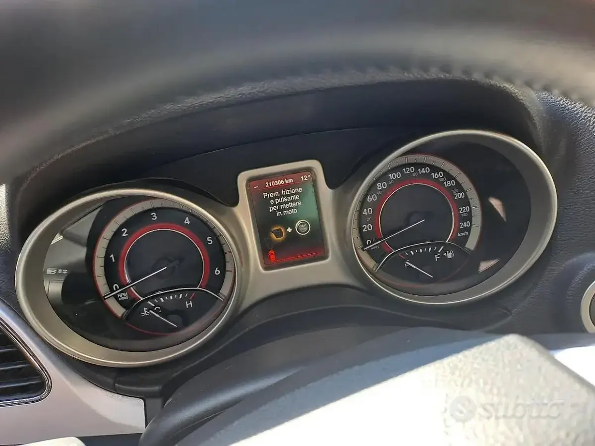 Usata Fiat Freemont Urban 170 CV (125 kW) 2014 Grigio SUV
