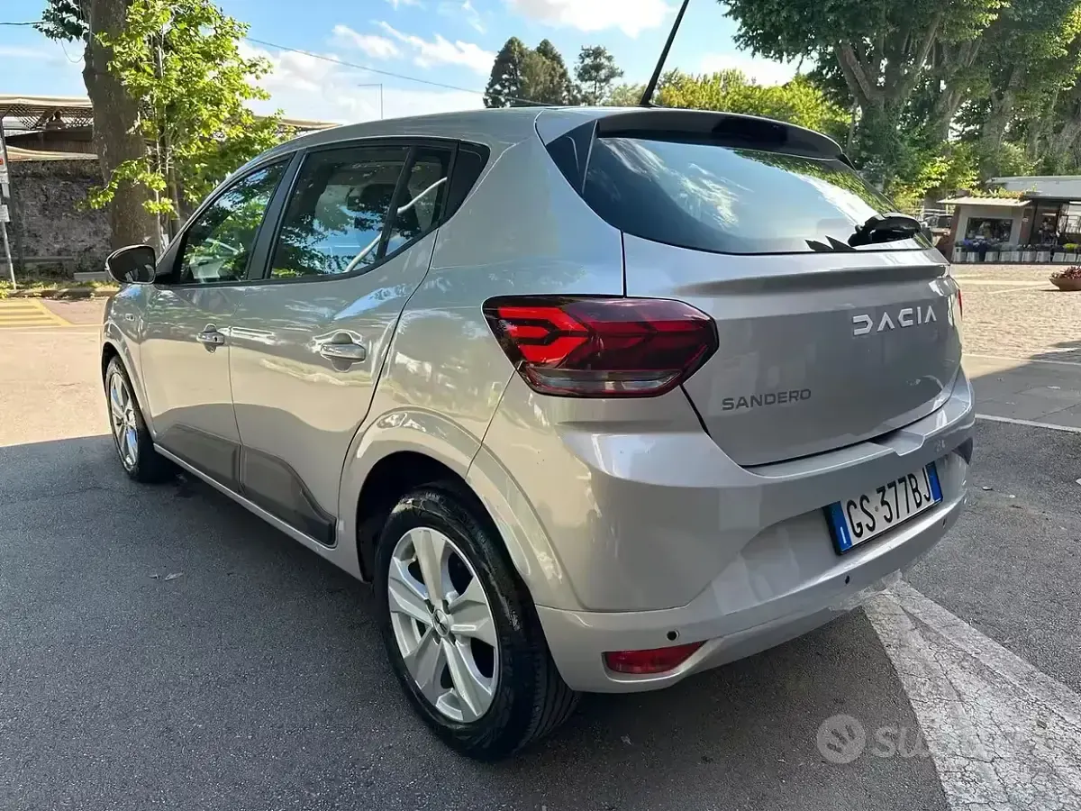 Usata Dacia Sandero Expression 101 CV (74 kW) 2023 Grigio Berlina