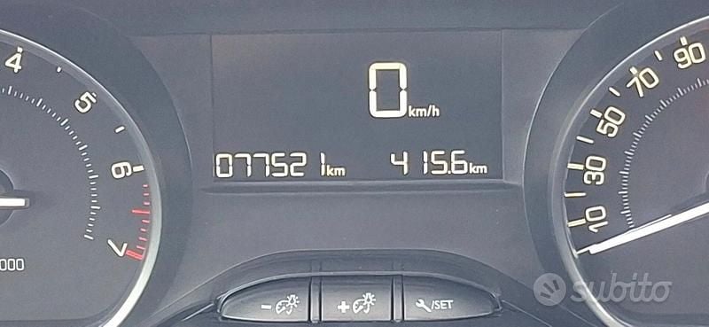Usata Peugeot 2008 Style 82 CV (60 kW) 2018 Bianco SUV