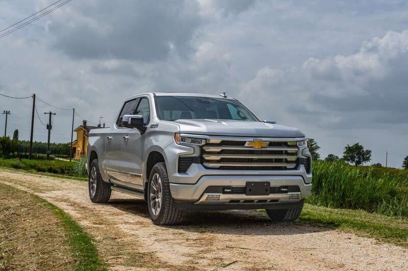 Usata Chevrolet Silverado 420 CV (308 kW) 2024 Grigio SUV