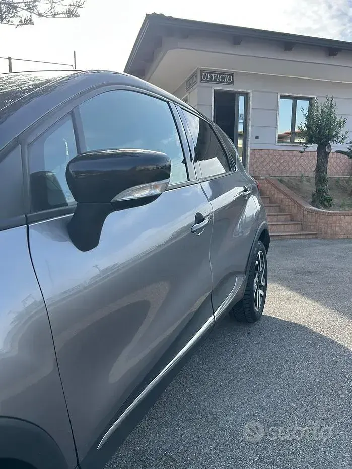 Usata Renault Captur Intens 110 CV (80 kW) 2015 Grigio SUV