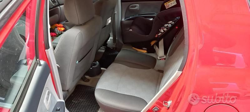 Usata Kia Picanto 75 CV (55 kW) 2006 Rosso Utilitaria