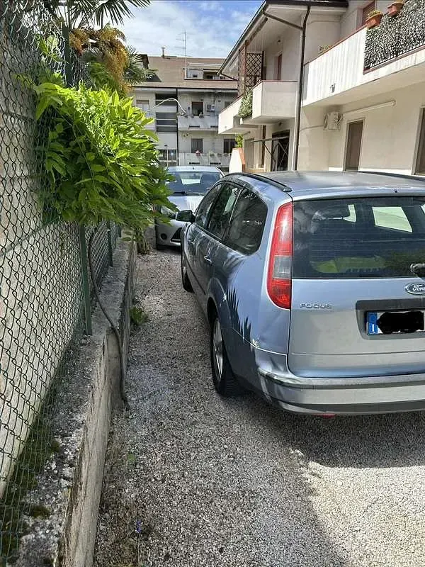 Usata Ford Focus Ghia 116 CV (85 kW) 2005 Station wagon