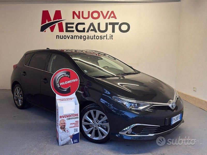 Usata Toyota Auris Hybrid Lounge 99 CV (72 kW) 2017 Blu Berlina