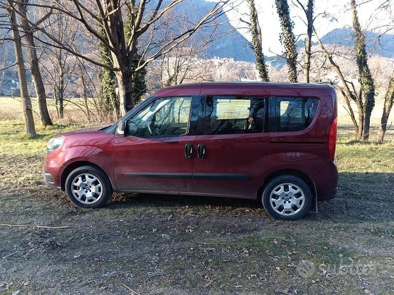Usata Fiat Doblò 120 CV (88 kW) 2019 Rosso Monovolume