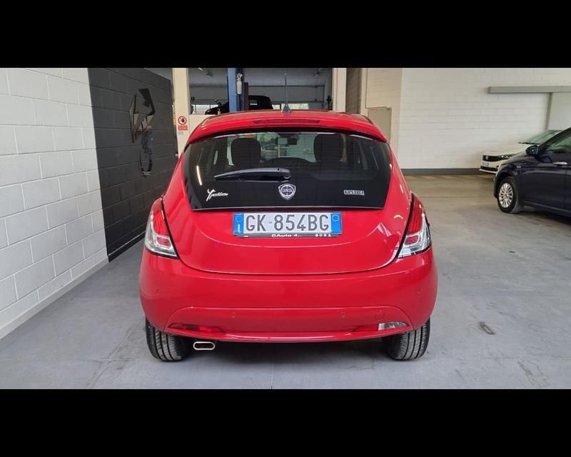 Usata Lancia Ypsilon Gold 69 CV (50 kW) 2022 Rosso Utilitaria