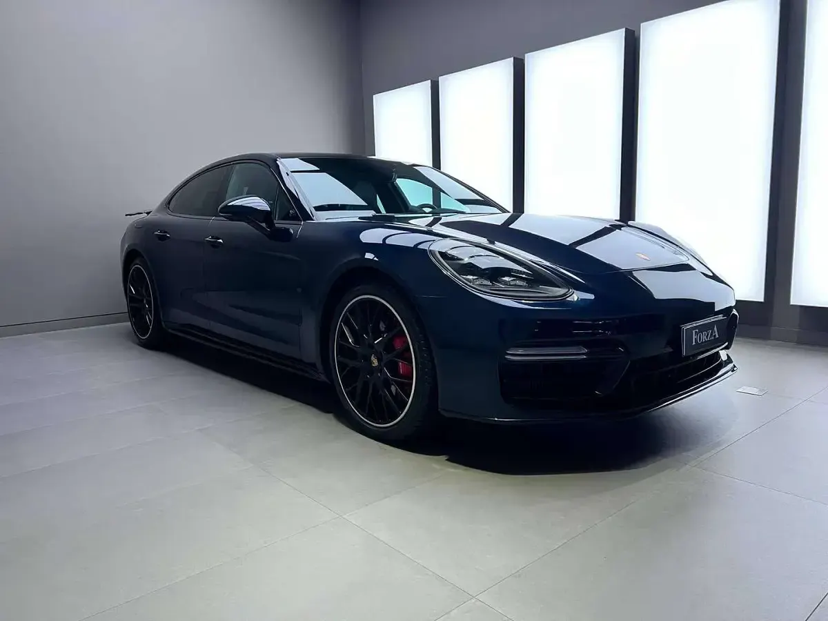 Usata Porsche Panamera 480 CV (353 kW) 2022 Blu notte