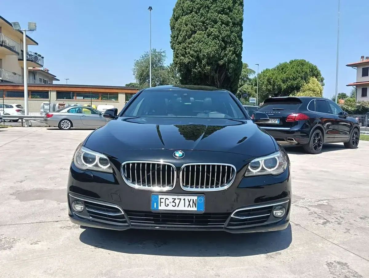 Usata BMW 520 Luxury Line 190 CV (139 kW) 2015 Nero met. Station wagon