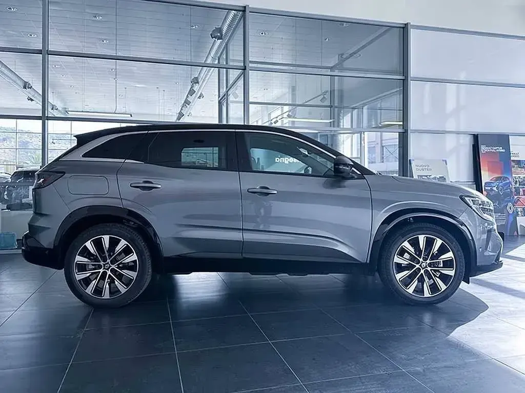 Usata Renault Austral Techno 200 CV (147 kW) 2023 Grigio scisto e tetto nero SUV