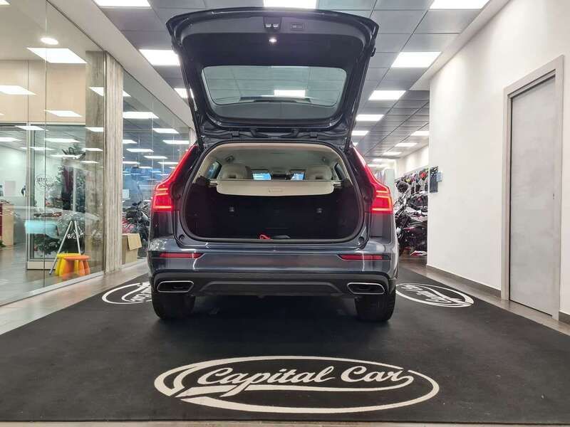 Usata Volvo V60 CC 190 CV (139 kW) 2020 Blu/azzurro Station wagon