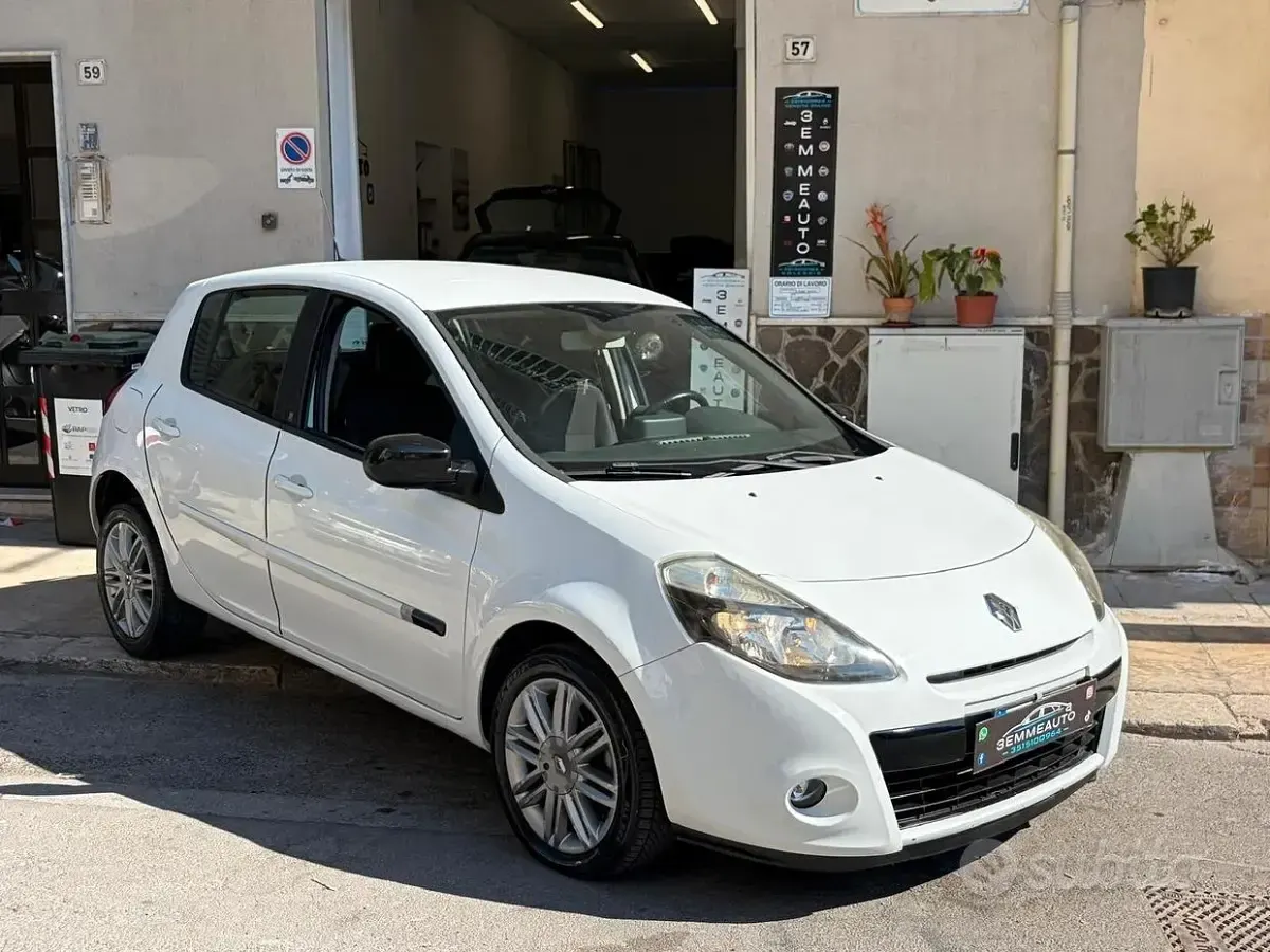 Usata Renault Clio II 75 CV (55 kW) 2011 Bianco Berlina