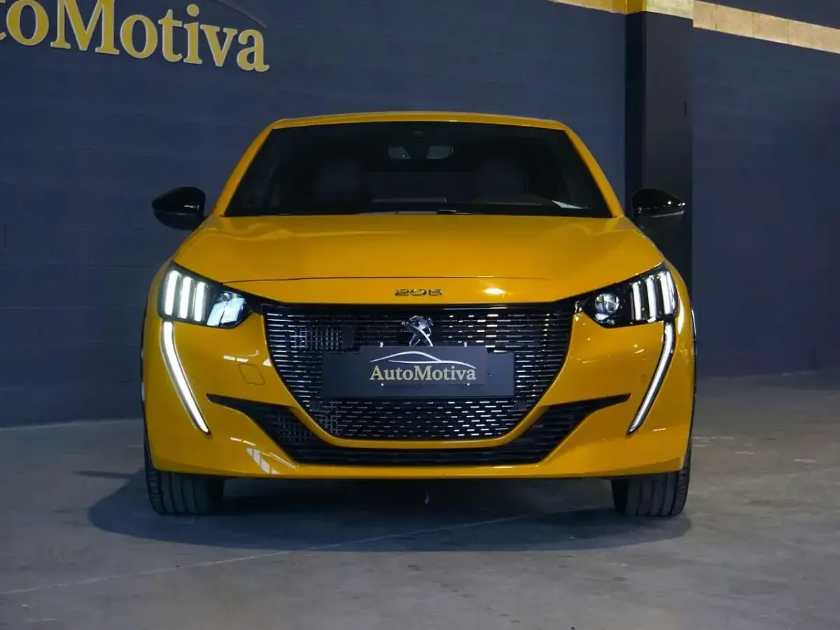Usata Peugeot 208 GT-line 101 CV (74 kW) 2023 Giallo Utilitaria