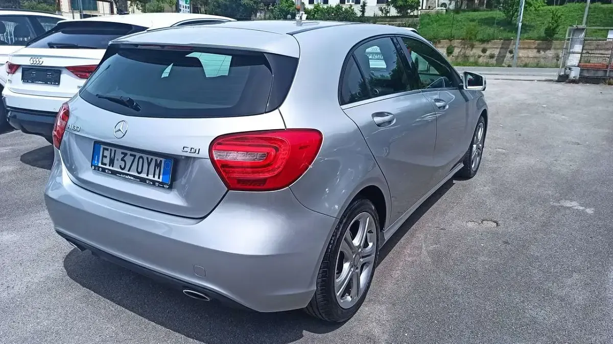 Usata Mercedes A180 109 CV (80 kW) 2014 Argento Berlina