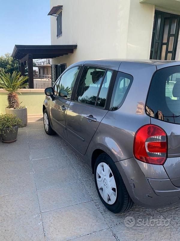 Usata Renault Modus Expression 75 CV (55 kW) 2009 Grigio Monovolume