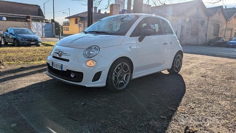 Bianco Usata 2015 Abarth 500 Tre volumi | 13.800 € (Buon prezzo) - Immagine 1/4
