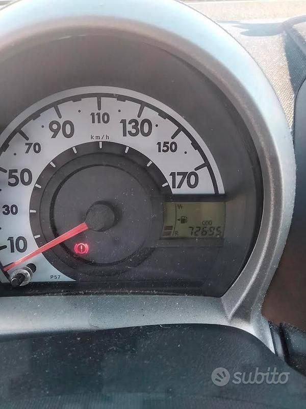 Usata Peugeot 107 68 CV (50 kW) 2009 Grigio Utilitaria