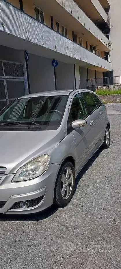 Usata Mercedes B180 109 CV (80 kW) 2009 Grigio Monovolume