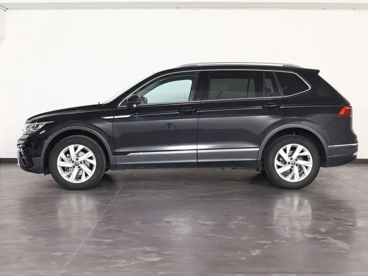 Usata VW Tiguan Allspace Elegance 150 CV (110 kW) 2021 Deep black SUV