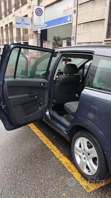 Usata Opel Zafira 2008 Blu Monovolume