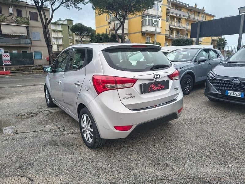 Usata Hyundai ix20 Comfort 90 CV (66 kW) 2013 Grigio Utilitaria