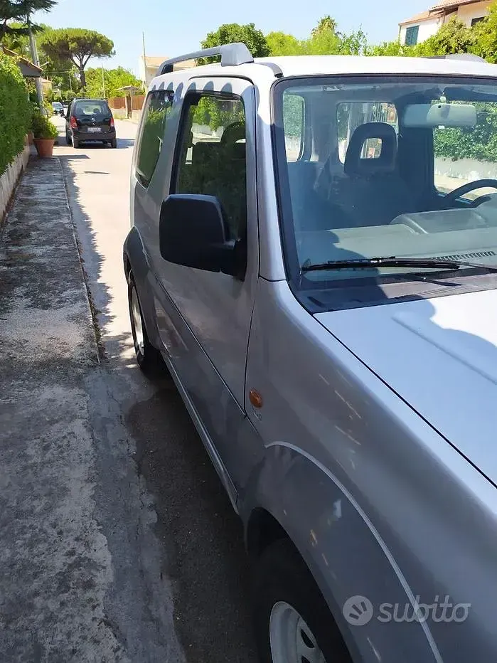 Usata Suzuki Jimny 82 CV (60 kW) 2003 Grigio SUV