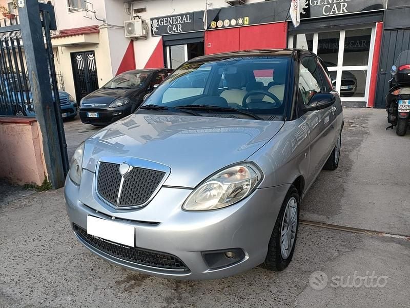 Usata Lancia Ypsilon 90 CV (66 kW) 2008 Grigio Utilitaria