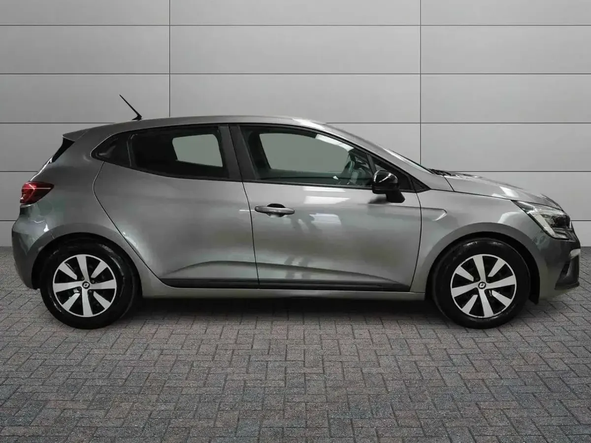 Usata Renault Clio V Techno 94 CV (69 kW) 2023 Grigio Berlina