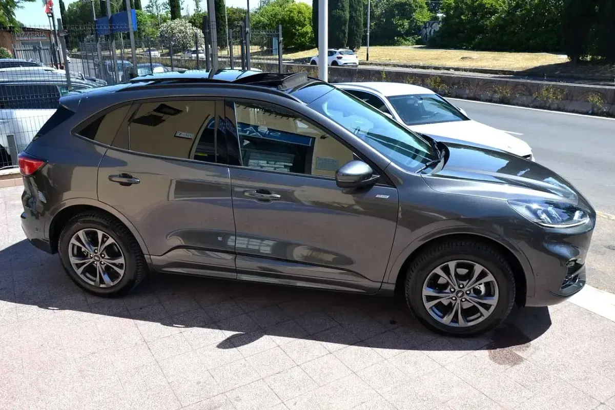 Usata Ford Kuga ST-Line 152 CV (111 kW) 2022 Grigio SUV