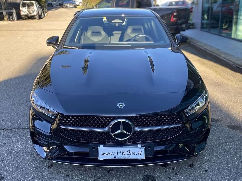 Usata Mercedes A180 AMG line 116 CV (85 kW) 2024 Nero Utilitaria
