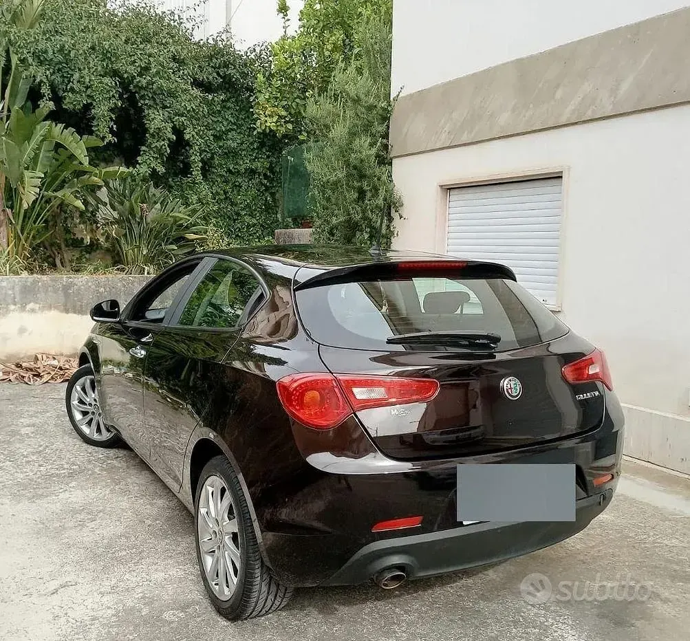 Usata Alfa Romeo Giulietta Super 120 CV (88 kW) 2018 Marrone Utilitaria
