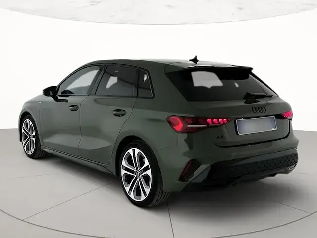 Usata Audi A3 S-Line 150 CV (110 kW) 2025 Verde distretto metallizzato Berlina
