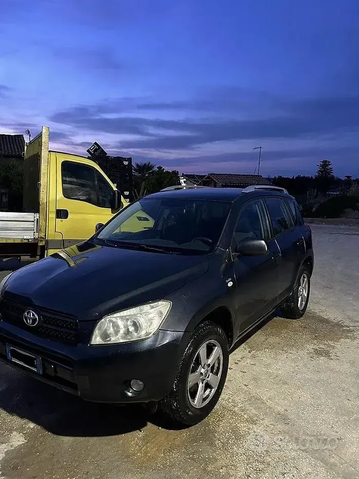 Usata Toyota RAV4 Luxury 136 CV (100 kW) 2006 SUV